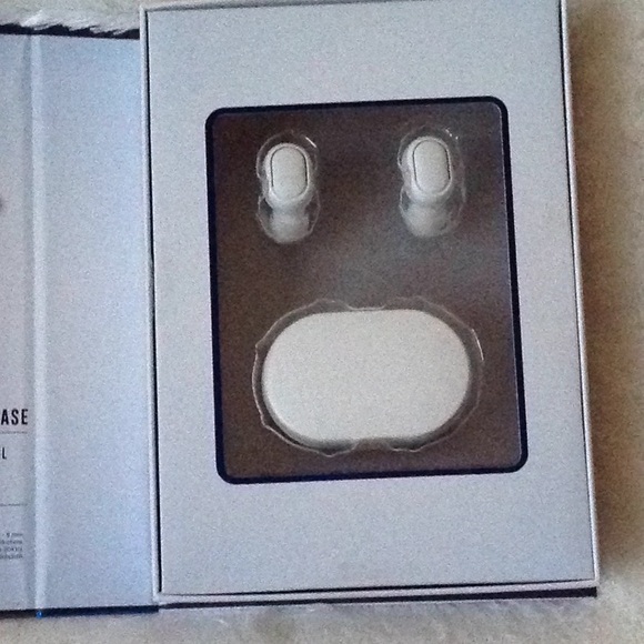 Rover true Wireless earbuds - Picture 2 of 5